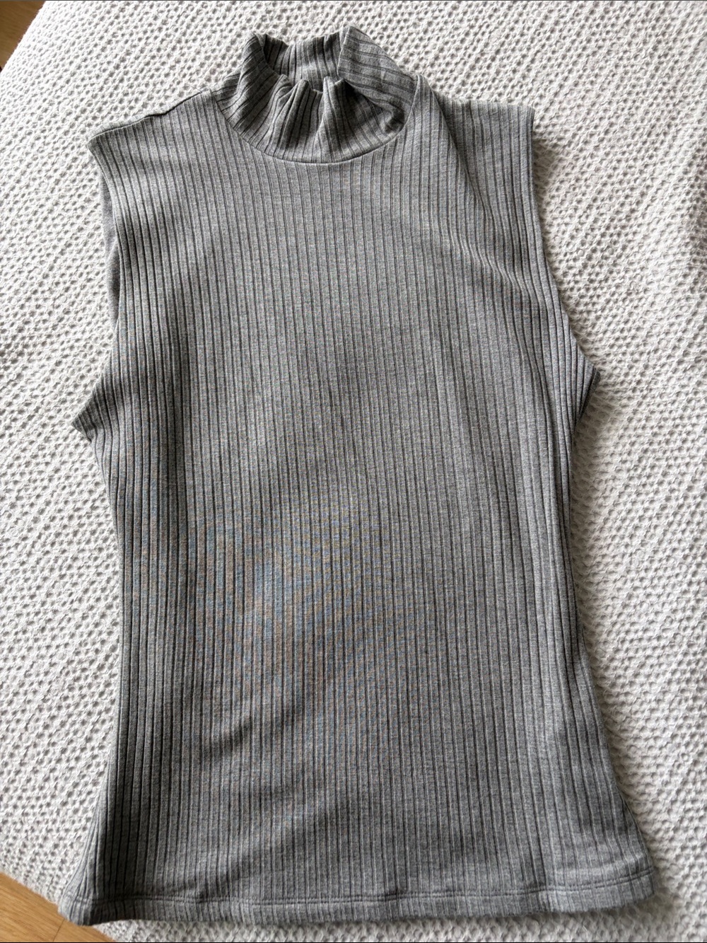 Abercrombie & Fitch Ribbed Sleeveless Mock Neck Tank — Gray